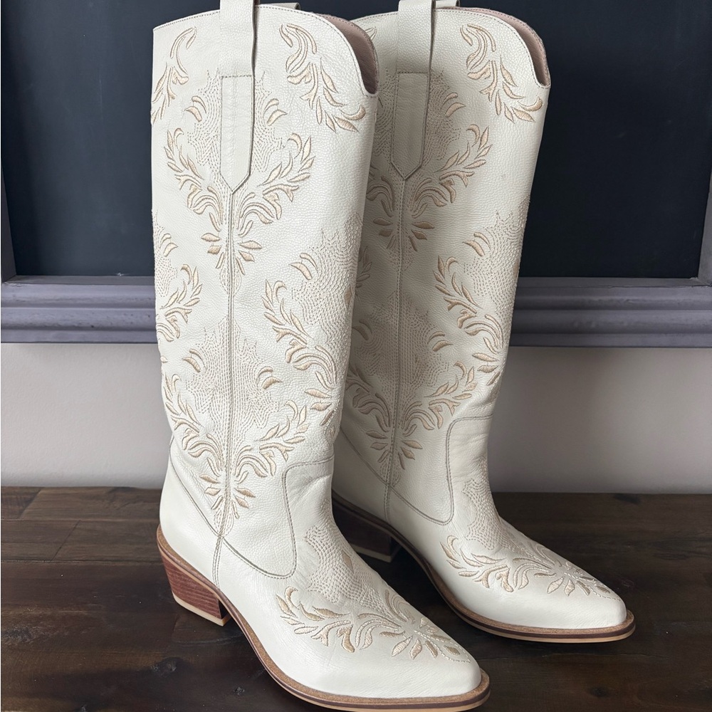 New Without Box  STIVALI Jolene cowboy boots ivory leather Size 6 US / 36 EU